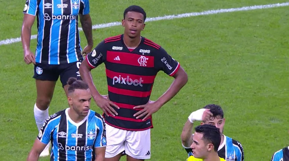 Carlinhos em Grêmio x Flamengo — Foto: Reprodução/Premiere