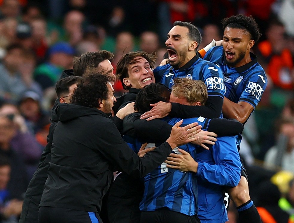 Jogadores da Atalanta comemoram gol na final com o Bayer Leverkusen — Foto: Molly Darlington/Reuters