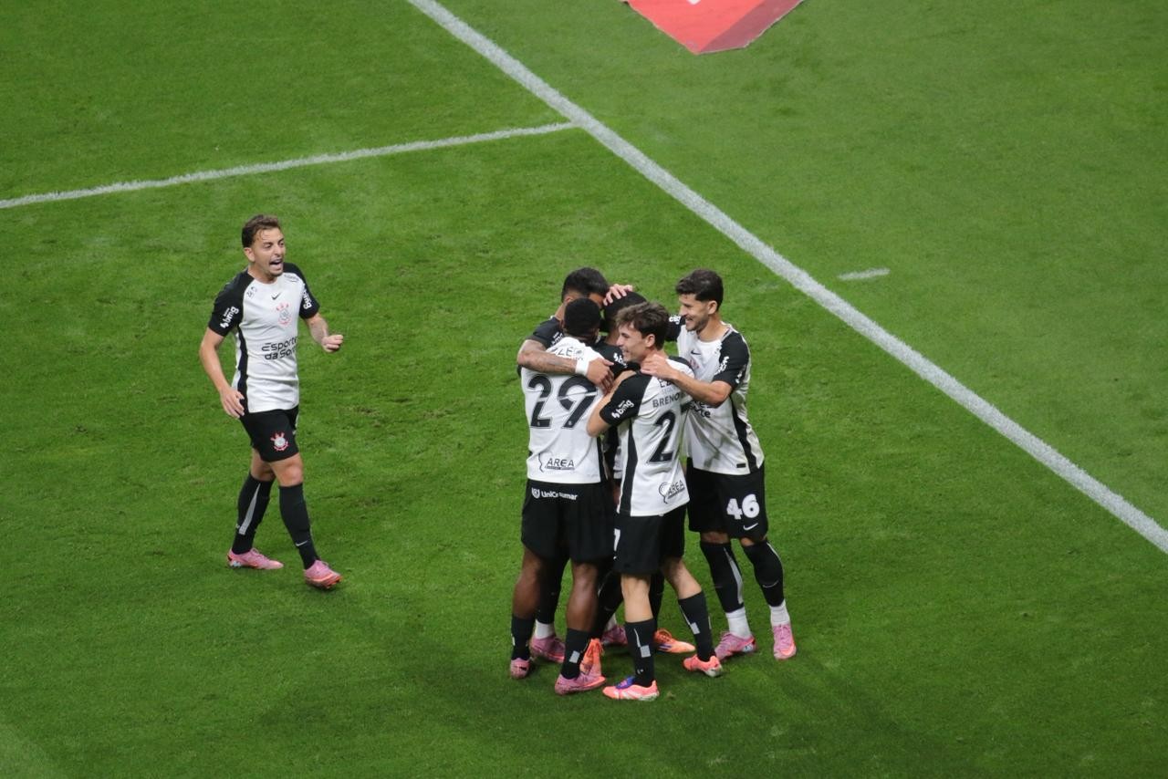 Gui Negão se destaca, enquanto Cacá decepciona no momento decisivo do Corinthians