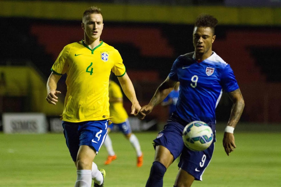 Rodrigo Ely teve passagem pela seleção olímpica — Foto: Adelson Costa