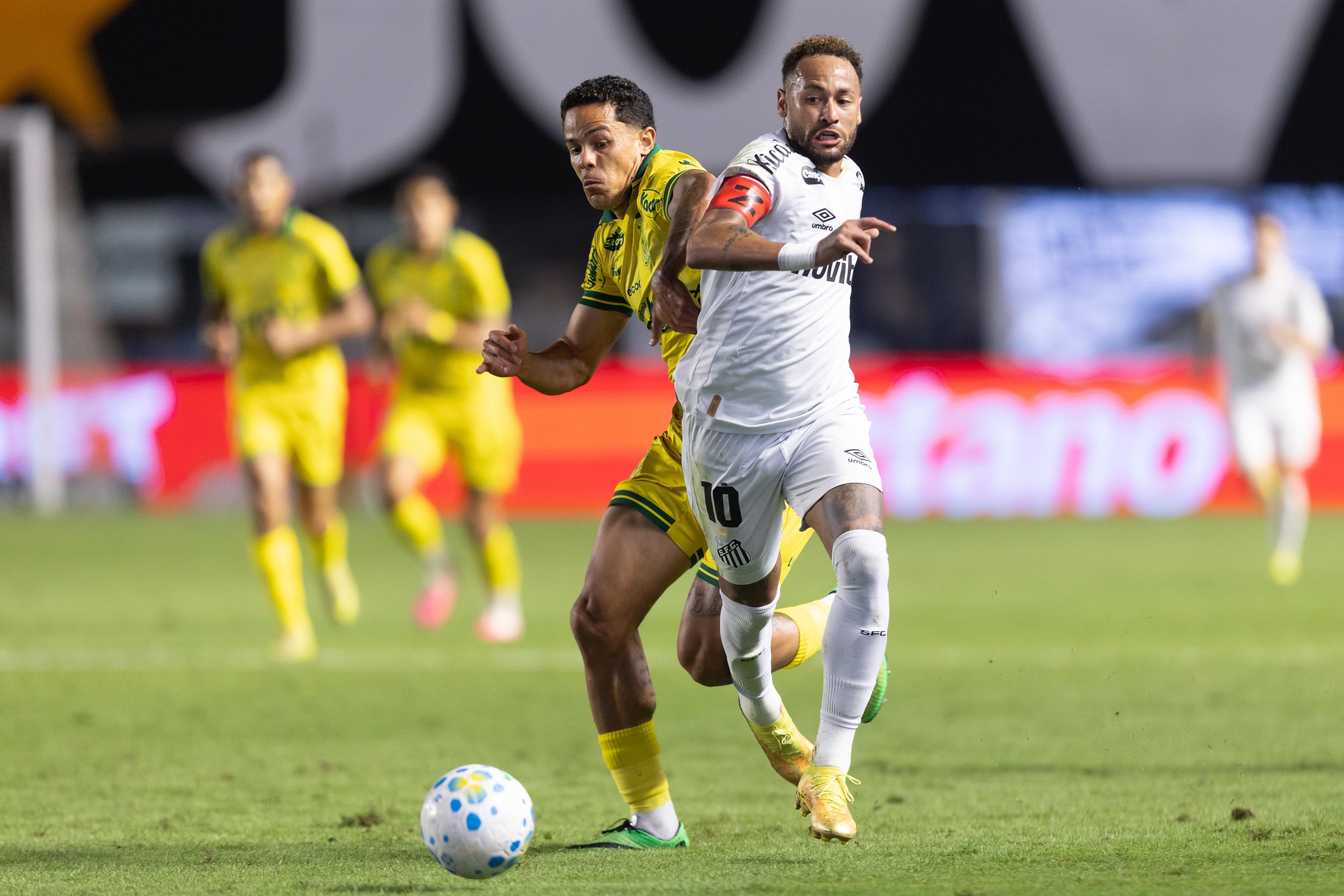Wallisson, do Mirassol, é absolvido pelo STJD por expulsão contra o Santos