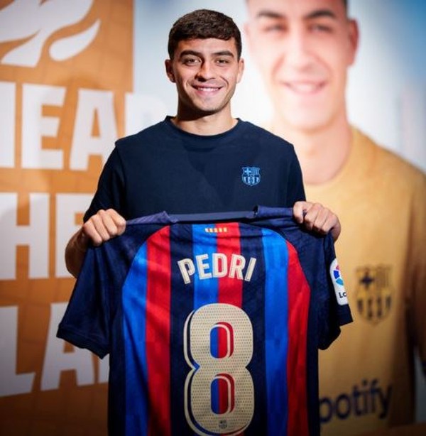 Pedri assume camisa 8, antigo número de Iniesta no Barcelona | Ge