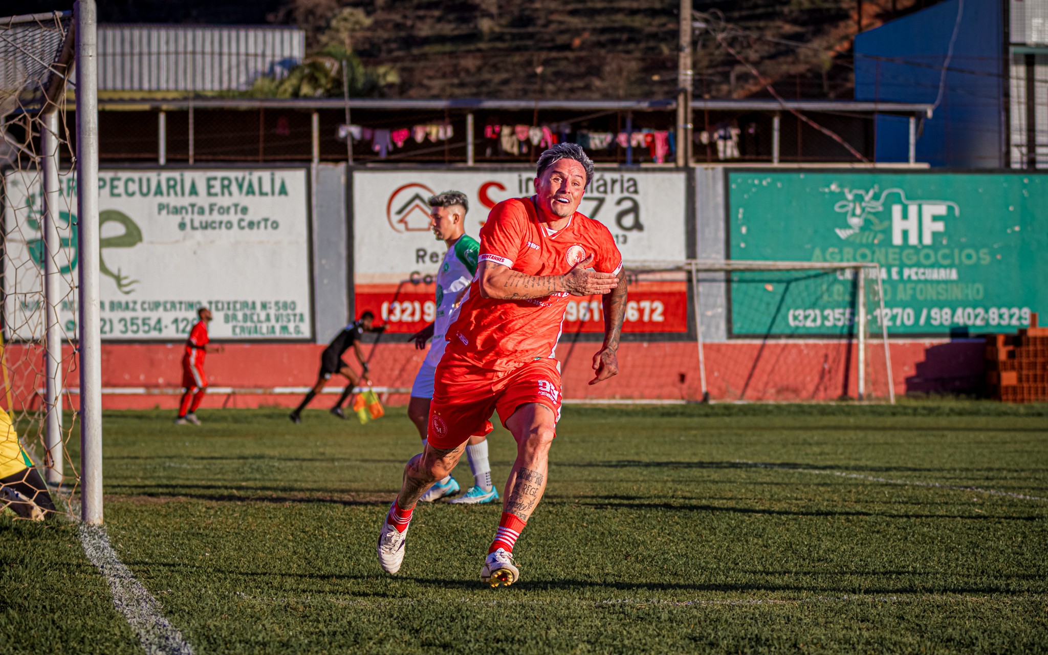 Edu, artilheiro da Era Ronaldo, se destaca no futebol amador: paixão pela várzea