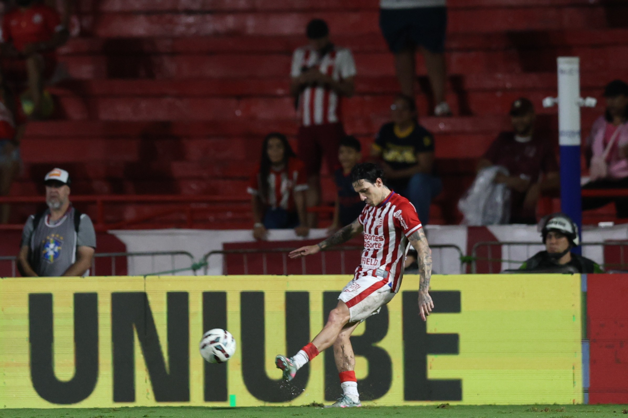 Jean Carlos marca primeiro gol em retorno ao Náutico e diz: "Que seja a volta por cima"