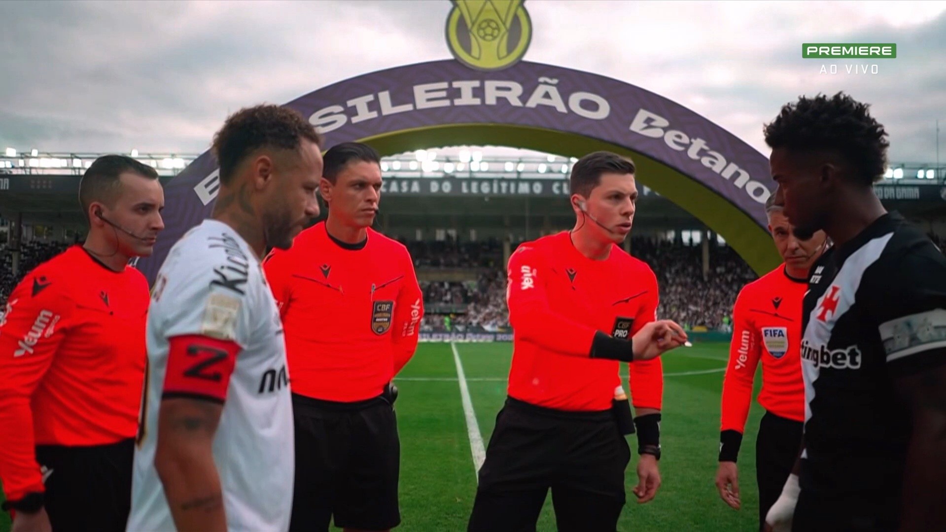 Clima tenso entre Neymar e Thiago Mendes antes do jogo Vasco x Santos