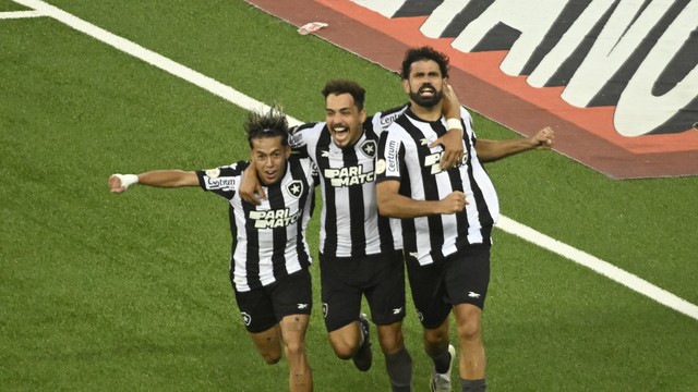 Diego Costa comemora gol ao lado de Eduardo e Segovinha em Botafogo x Bahia