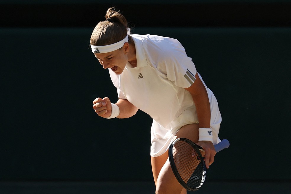 Karolina Muchova vibra com reação sobre Linda Noskova na final de Wimbledon 2026 — Foto: Reuters