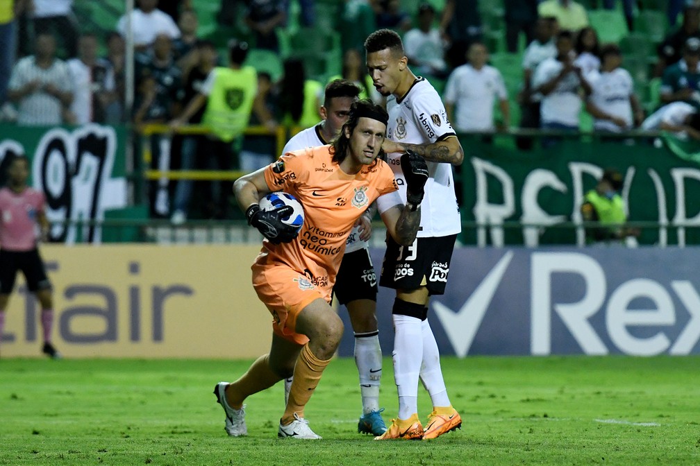 TNT Sports Brasil - Com a defesa de hoje, Cássio chegou à incrível marca de  20 PÊNALTIS DEFENDIDOS com a camisa do Corinthians! #Paulistão2021