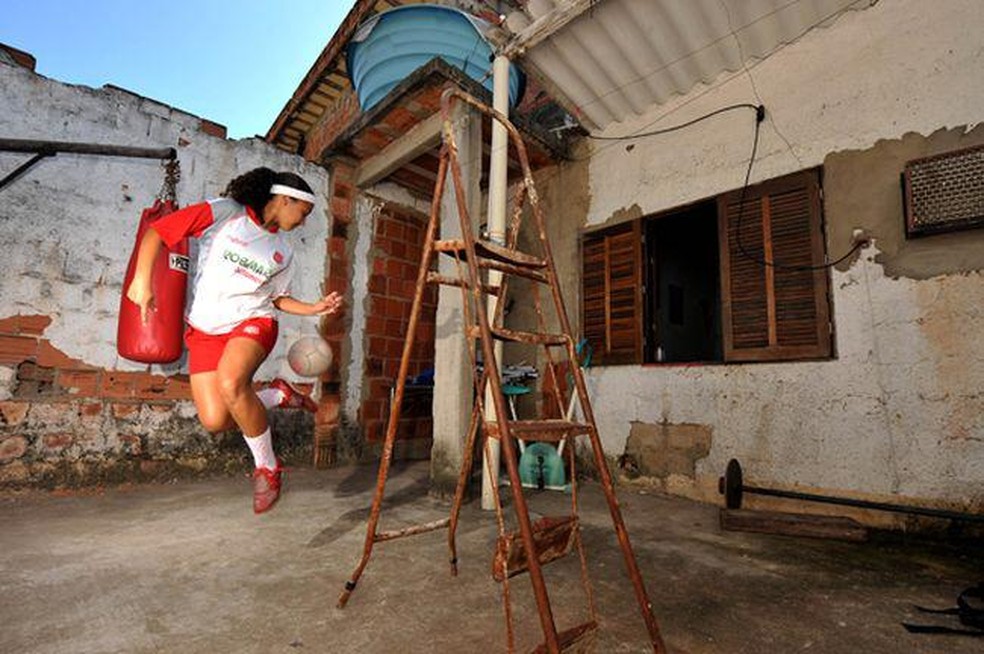 Byanca Brasil aprendeu a jogar futebol com o pai - Foto: Arquivo pessoal