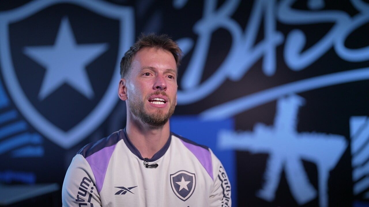 Prazer, Neto! Goleiro do Botafogo se reapresenta ao Brasil e celebra: 