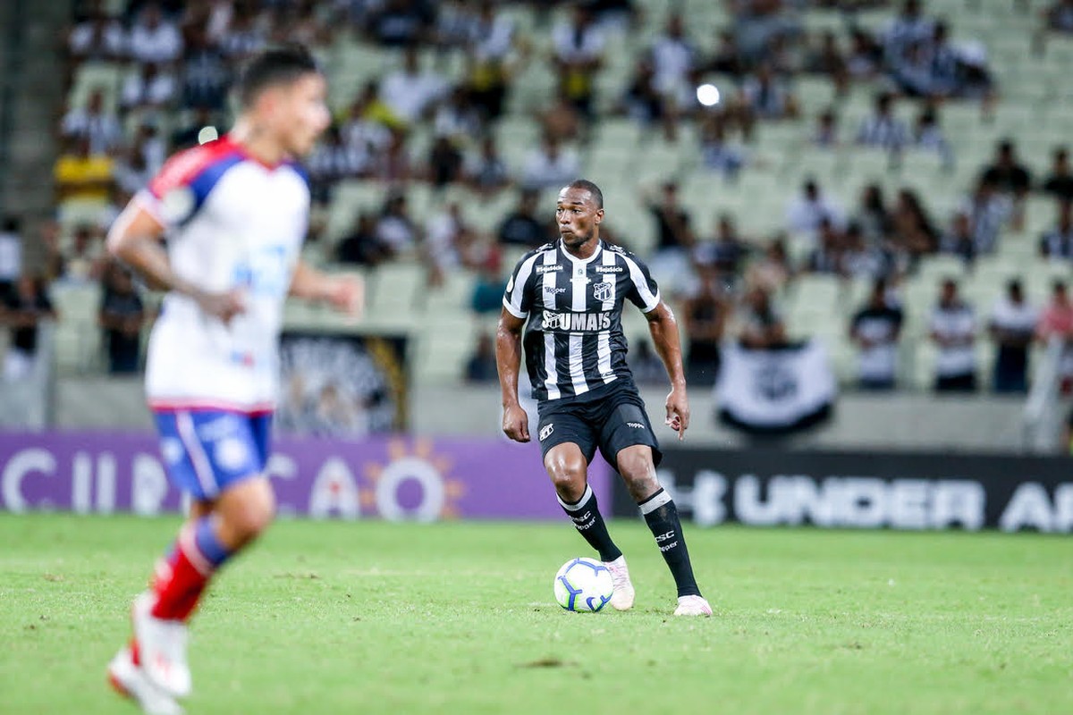 Interesse de Flamengo e outros quatro clubes leva Ceará a aumentar multa de Luiz Otávio 