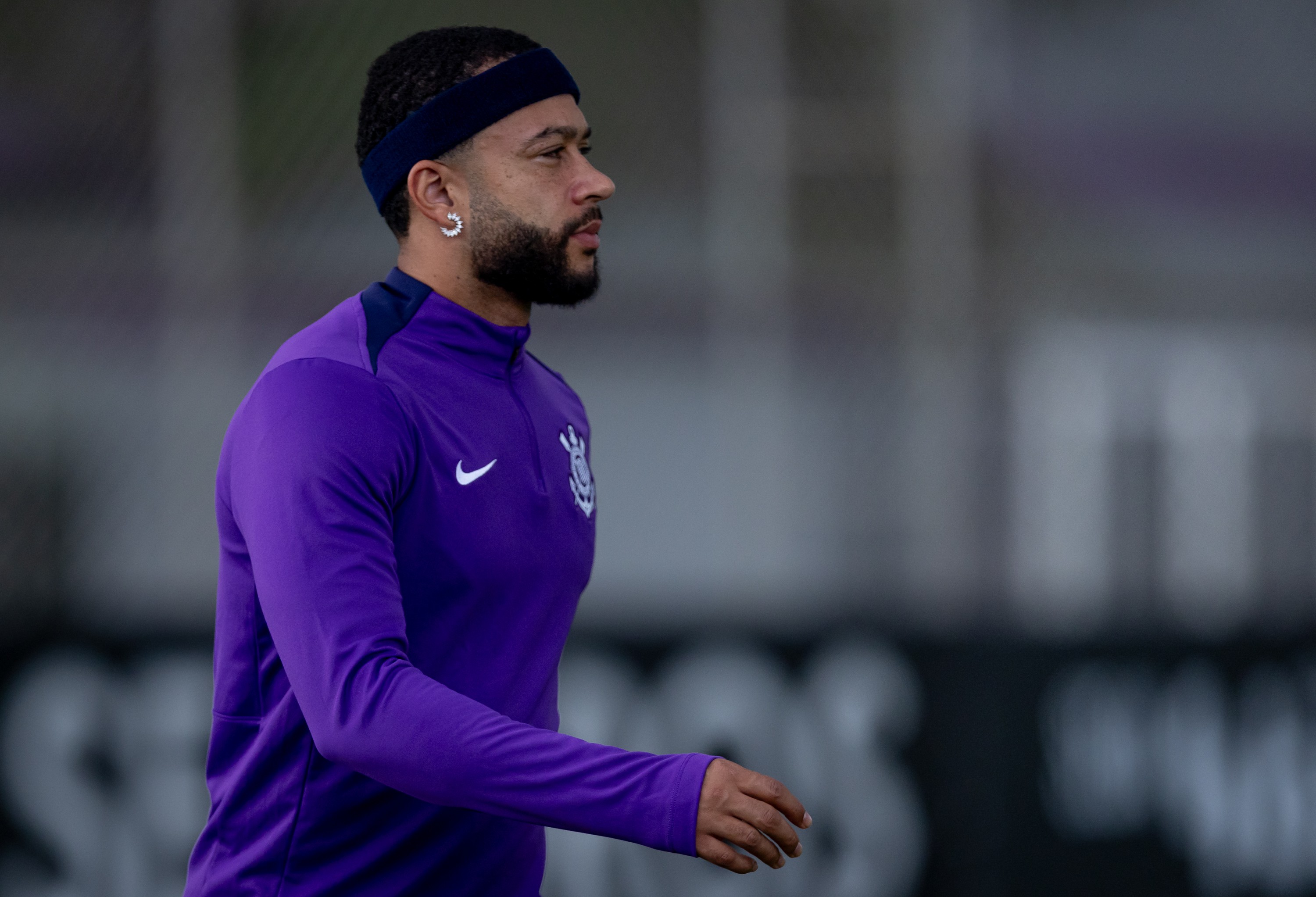 Memphis Depay falta a treino do Corinthians sem avisar