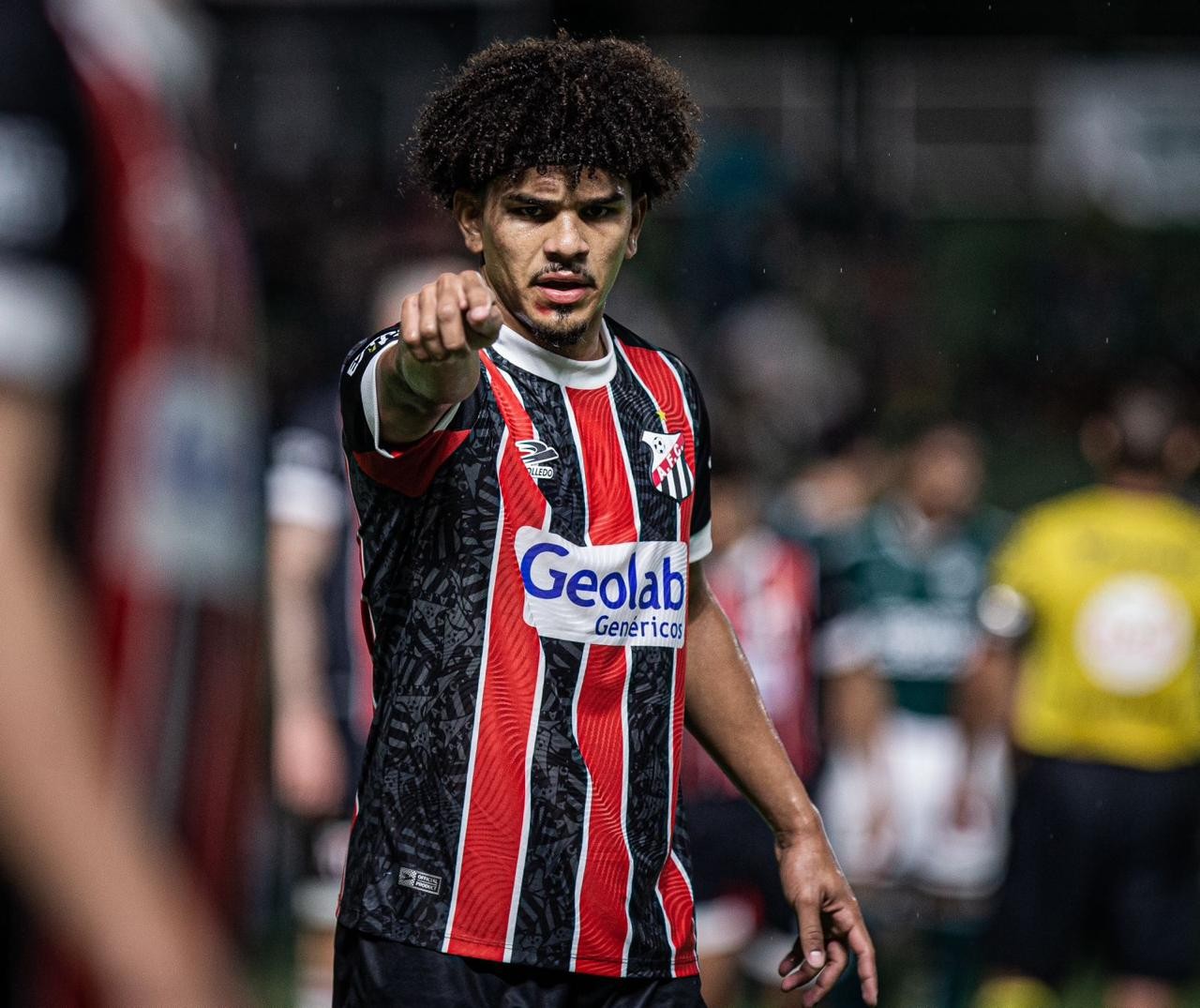 América-MG investe em reformulação: análise política do futebol
