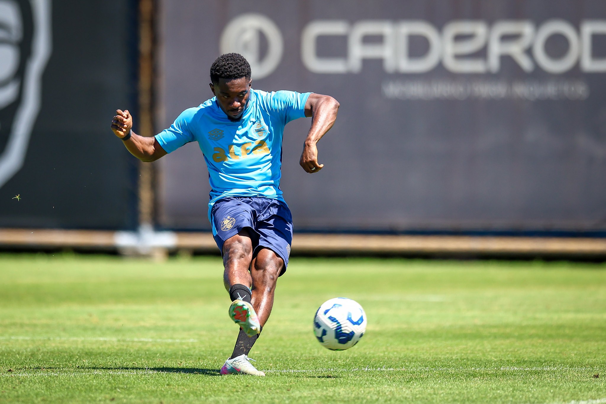 Grêmio tem concorrência acirrada para vagas no ataque; confira as opções.