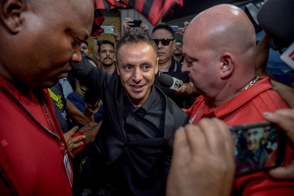 Rafinha na chegada ao Rio em 2019 — Foto: Marcelo Cortes/Flamengo