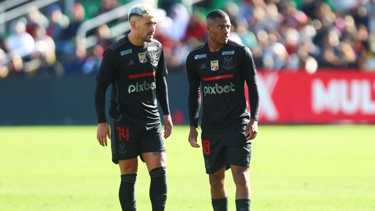 Apadrinhado por Arrascaeta, De la Cruz usa a pré-temporada para entender o "mundo" Flamengo