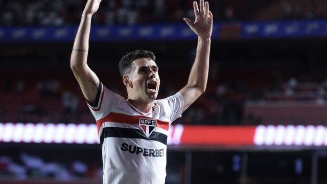Oscar comemora gol do São Paulo contra o Mirassol