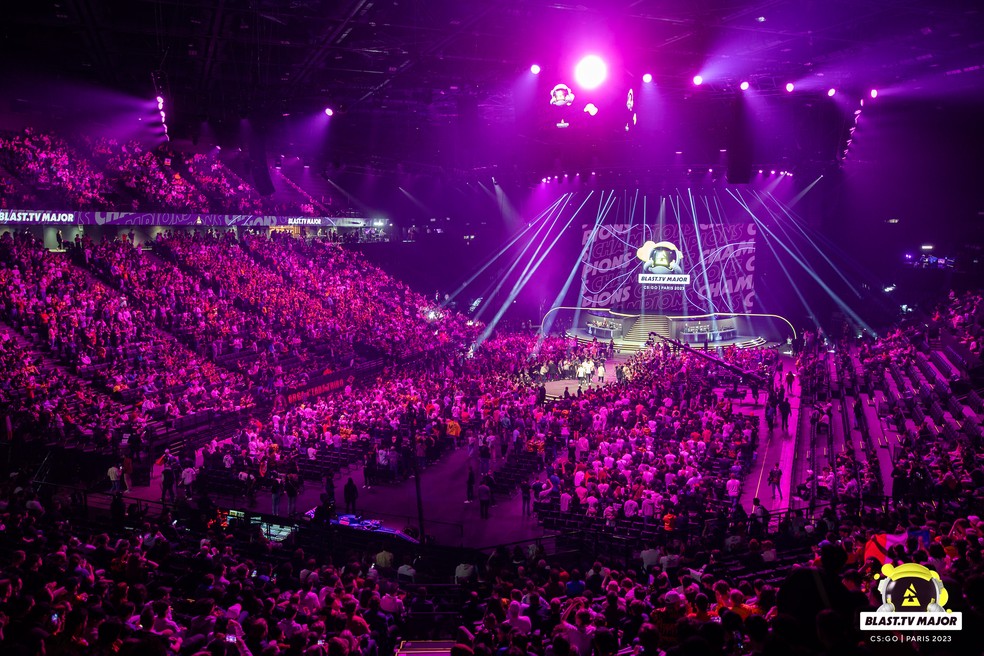 Accor Arena no primeiro dia de playoffs do BLAST Major Paris 2023 — Foto: BLAST