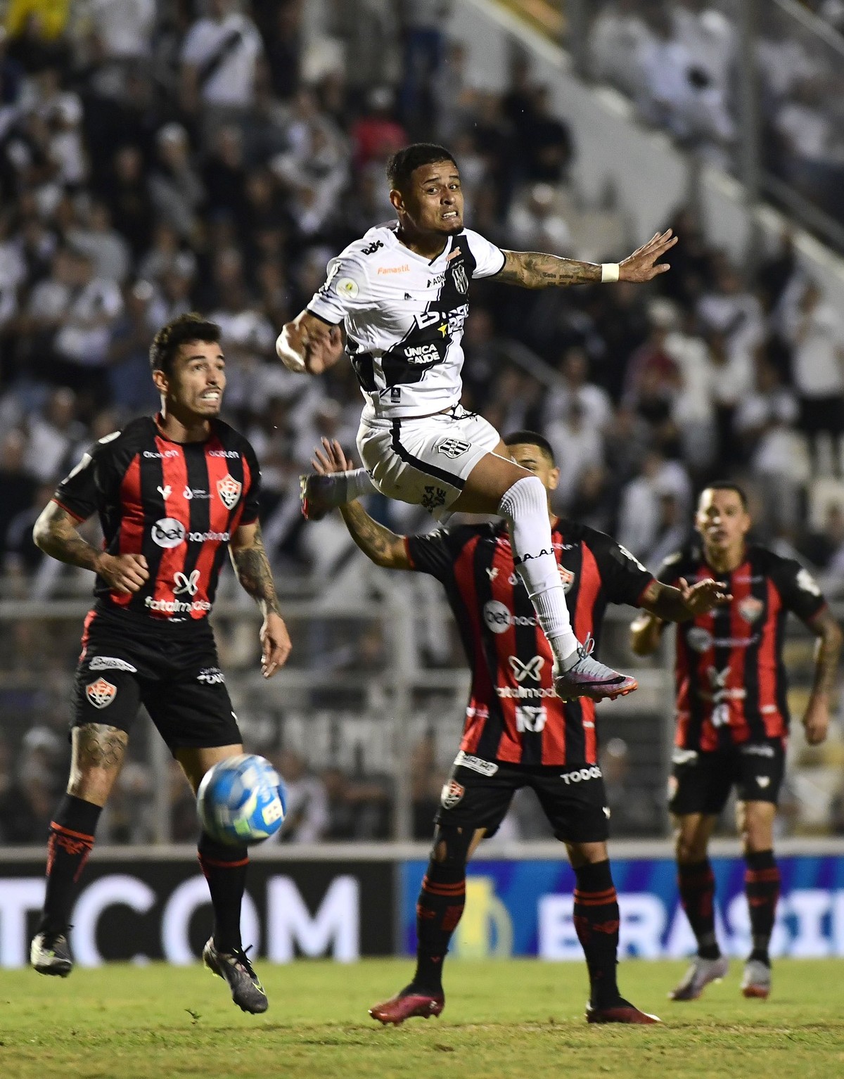 Everton volta a jogar cinco meses depois da segunda cirurgia no ...