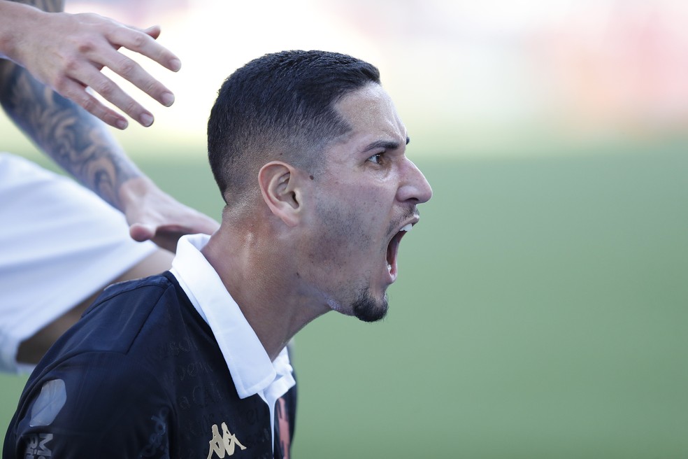 Praxedes comemora gol do Vasco contra o Fluminense no Nilton Santos � Foto: Andr� Dur�o