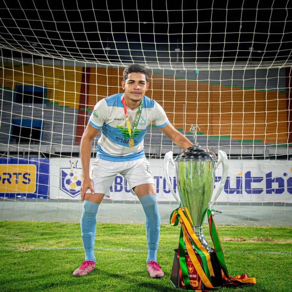 Mizael Monteiro com a taça  — Foto: Arquivo Pessoal