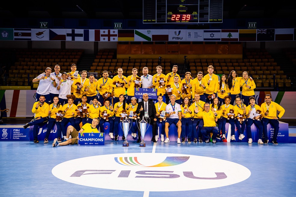 Seleções brasileiras campeãs no Mundial de Futsal Universitário