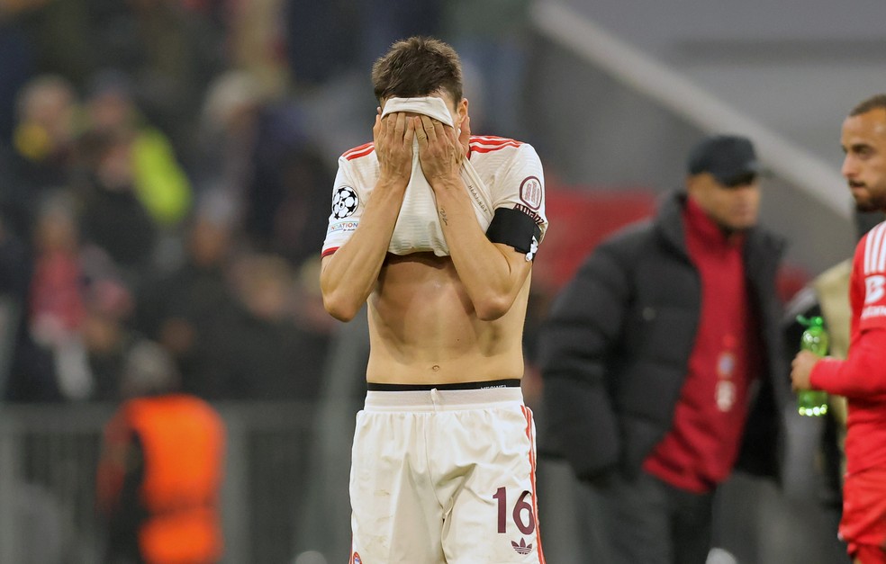 Palhinha desfalca o Bayern de Munique na partida contra o PSG — Foto: Marcel Engelbrecht - firo sportphoto/Getty Images