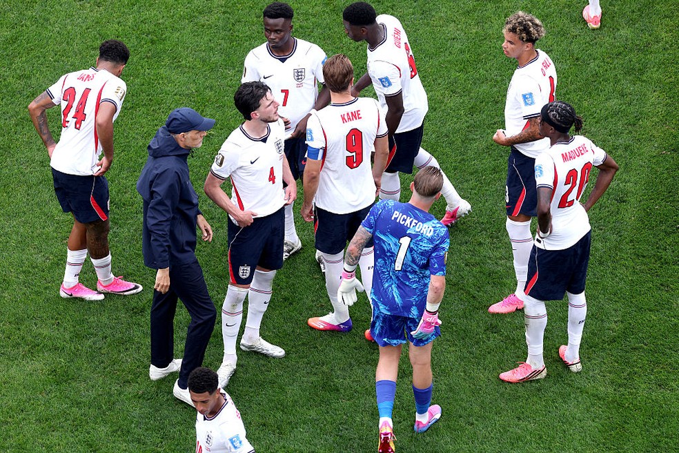 Jogadores e pausa para hidratação