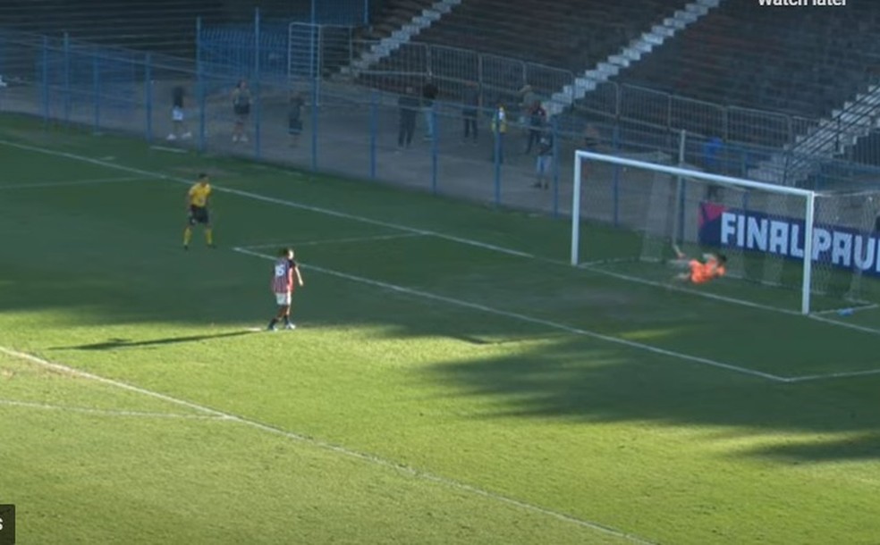 Vasconcelos pega pênalti em Corinthians x São Paulo — Foto: Reprodução