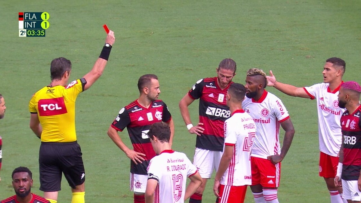 Rodinei se reapresenta ao Flamengo após empréstimo ao Internacional -  02/06/2021 - UOL Esporte