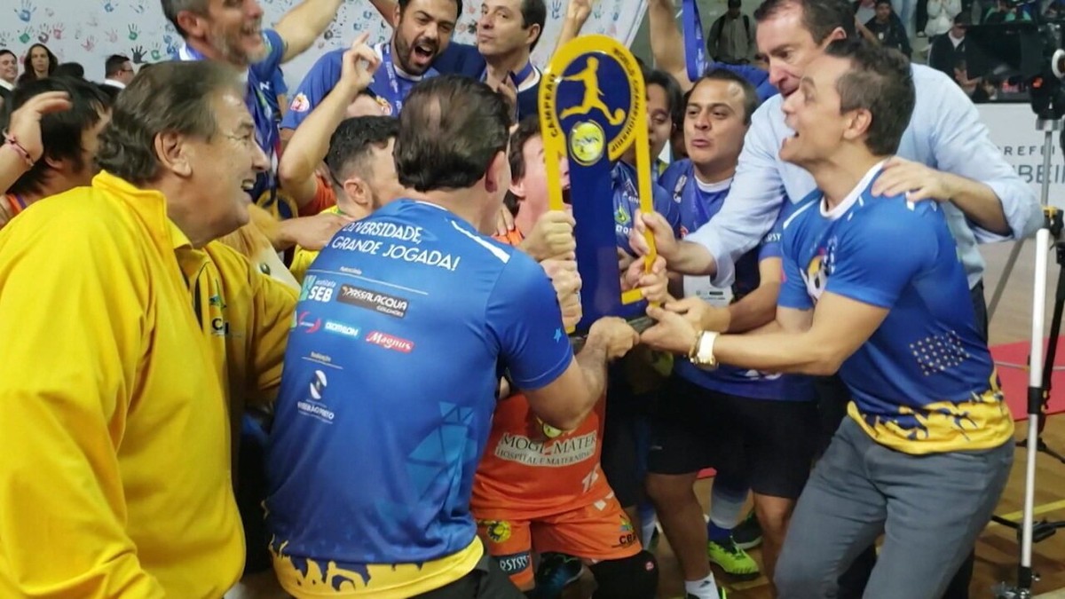 Ele treina a seleção brasileira de futsal Down e hoje é campeão mundial -  17/05/2021 - UOL ECOA