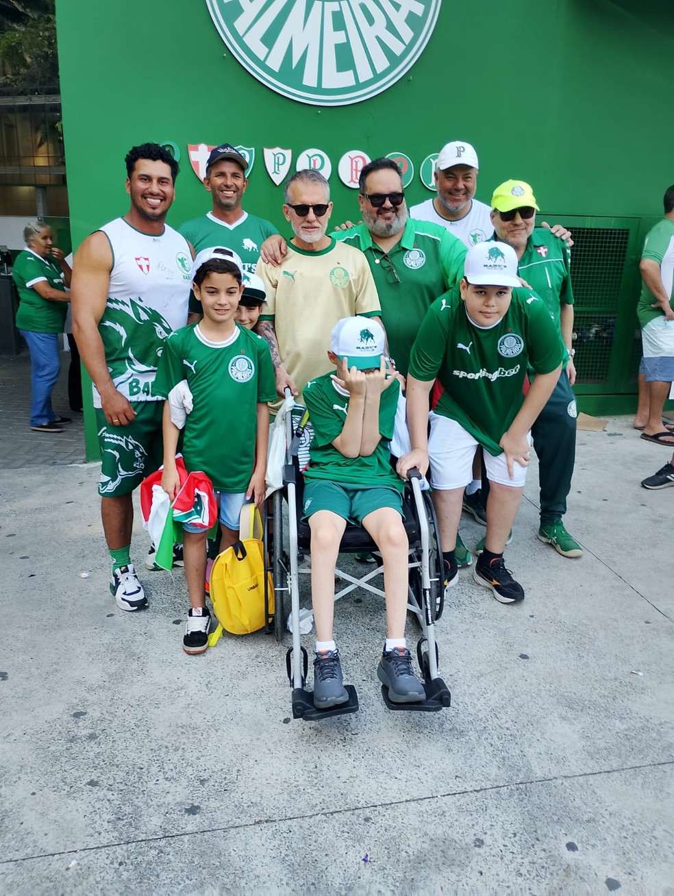 Rafinha imitando a comemoração do Flaco Lopéz e torcida do Babu´s — Foto: Reprodução/Instagram