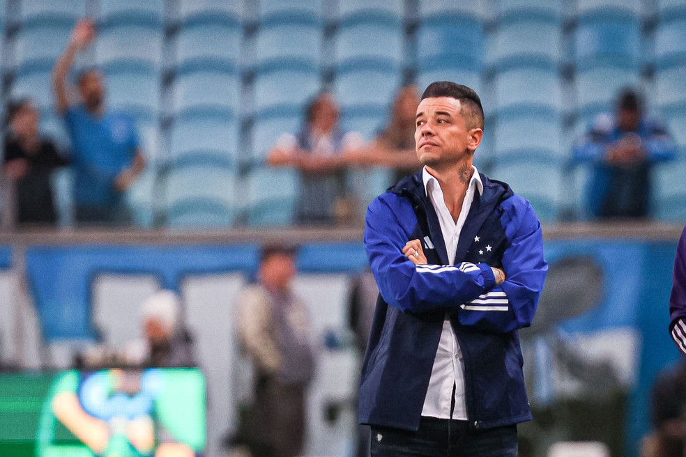 D'Alessandro, do Cruzeiro, na Arena do Grêmio — Foto: Maxi Franzoi/AGIF