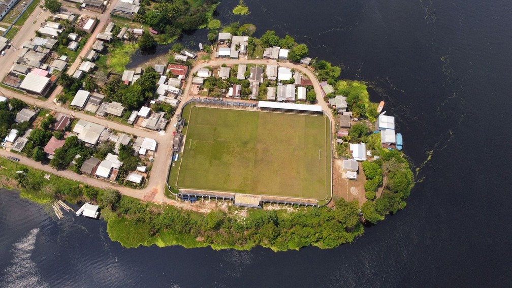 Est&aacute;dio Afons&atilde;o fica &agrave;s margens de rio &mdash; Foto: Janailton Falc&atilde;o