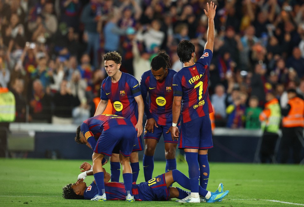 Lamine Yamal se machuca em partida contra o Celta de Vigo — Foto: Reuters