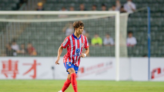 Simeone comenta chance para João Félix no Atlético: "Enquanto estiver, vamos valorizá-lo"