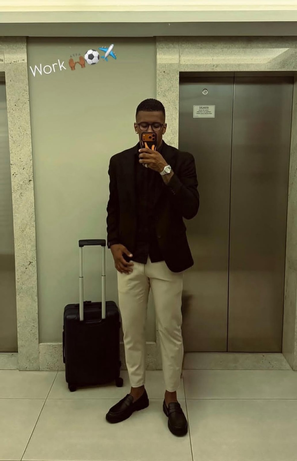 William Bento, um dos empresários de Luiz Henrique, postou foto viajando para o Rio de Janeiro — Foto: Divulgação