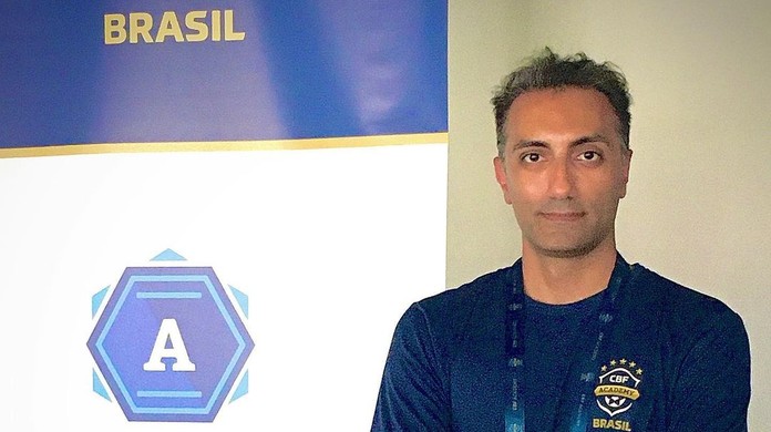Após sofrer ataques xenófobos, técnico iraniano de time do Piauí