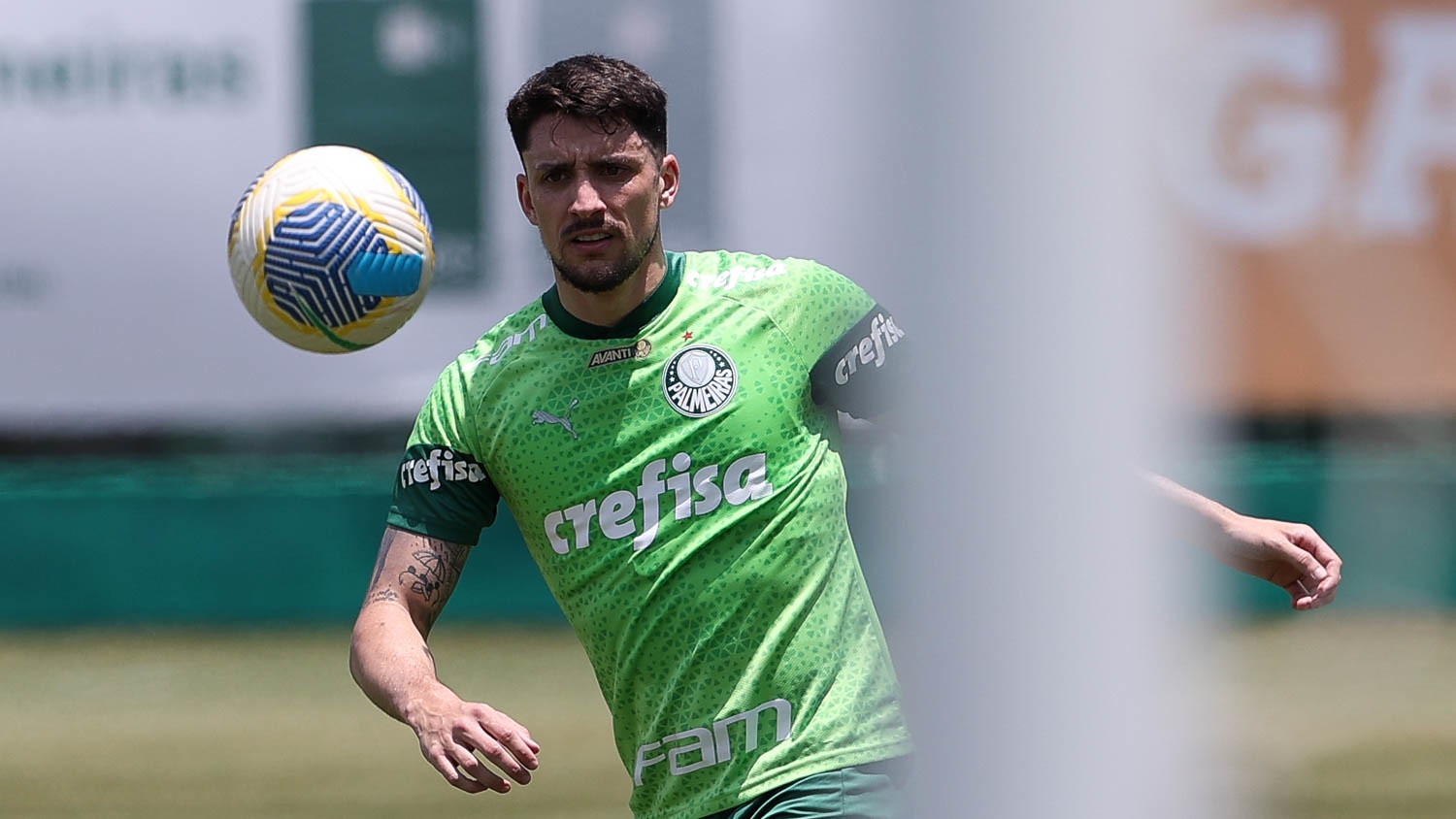 Lesão na coxa direita tira Piquerez de jogo importante pelo Palmeiras.