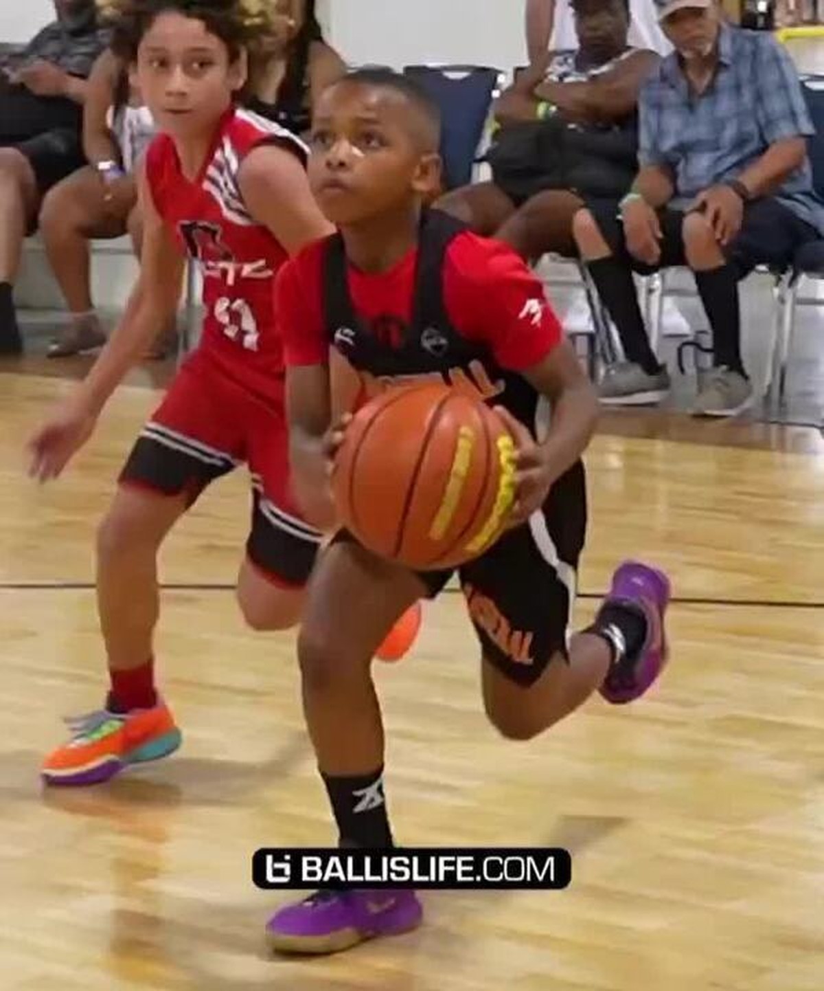 Menino de 10 anos é sensação no basquete nos EUA; veja lances, nba