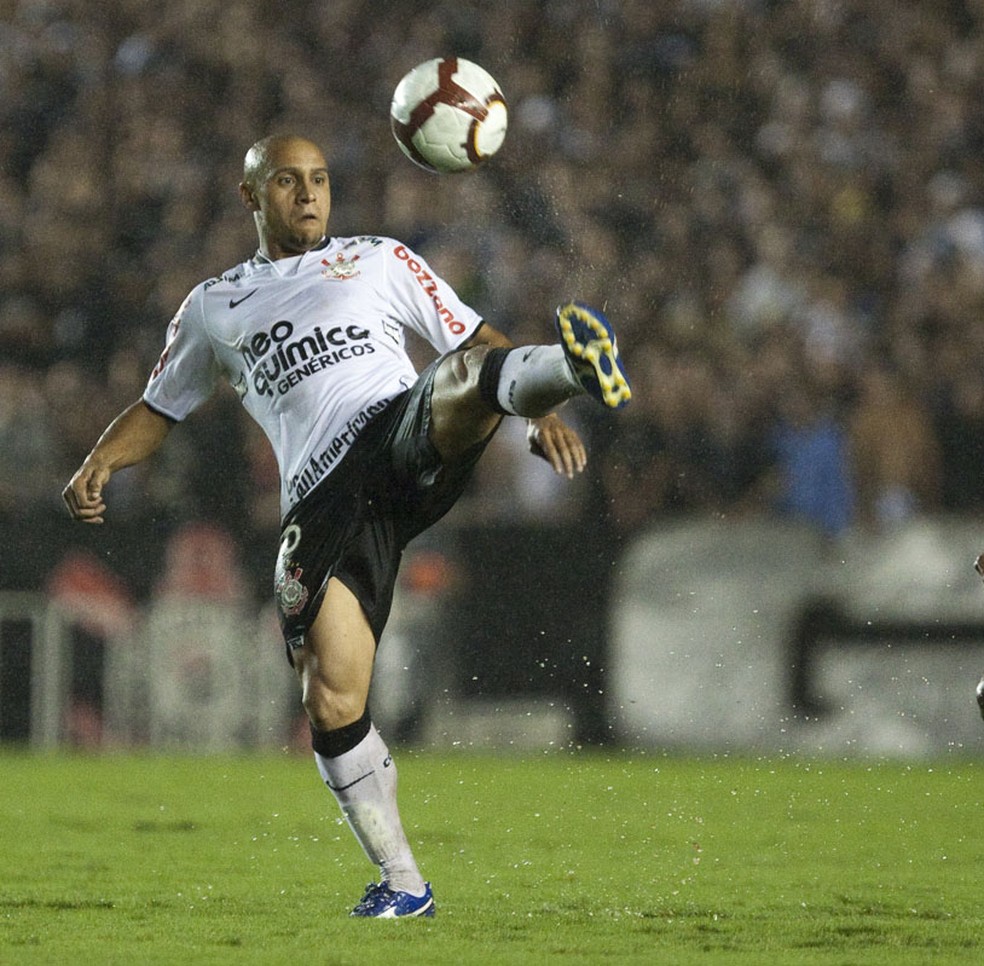 Roberto Carlos com a camisa do Corinthians