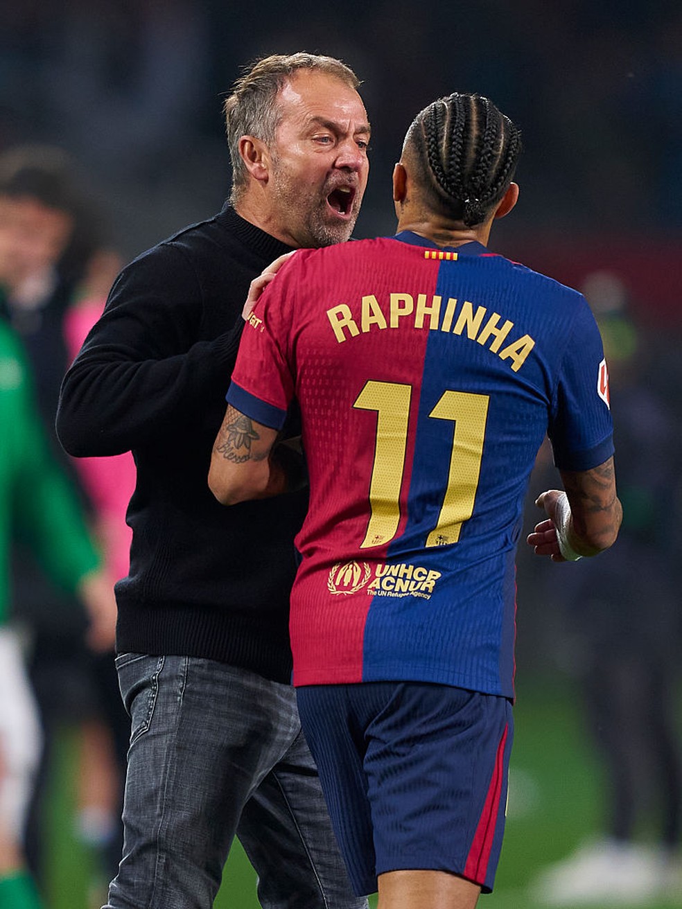 Raphinha discute com treinador depois do empate com o Betis — Foto: Pedro Salado/Getty Images