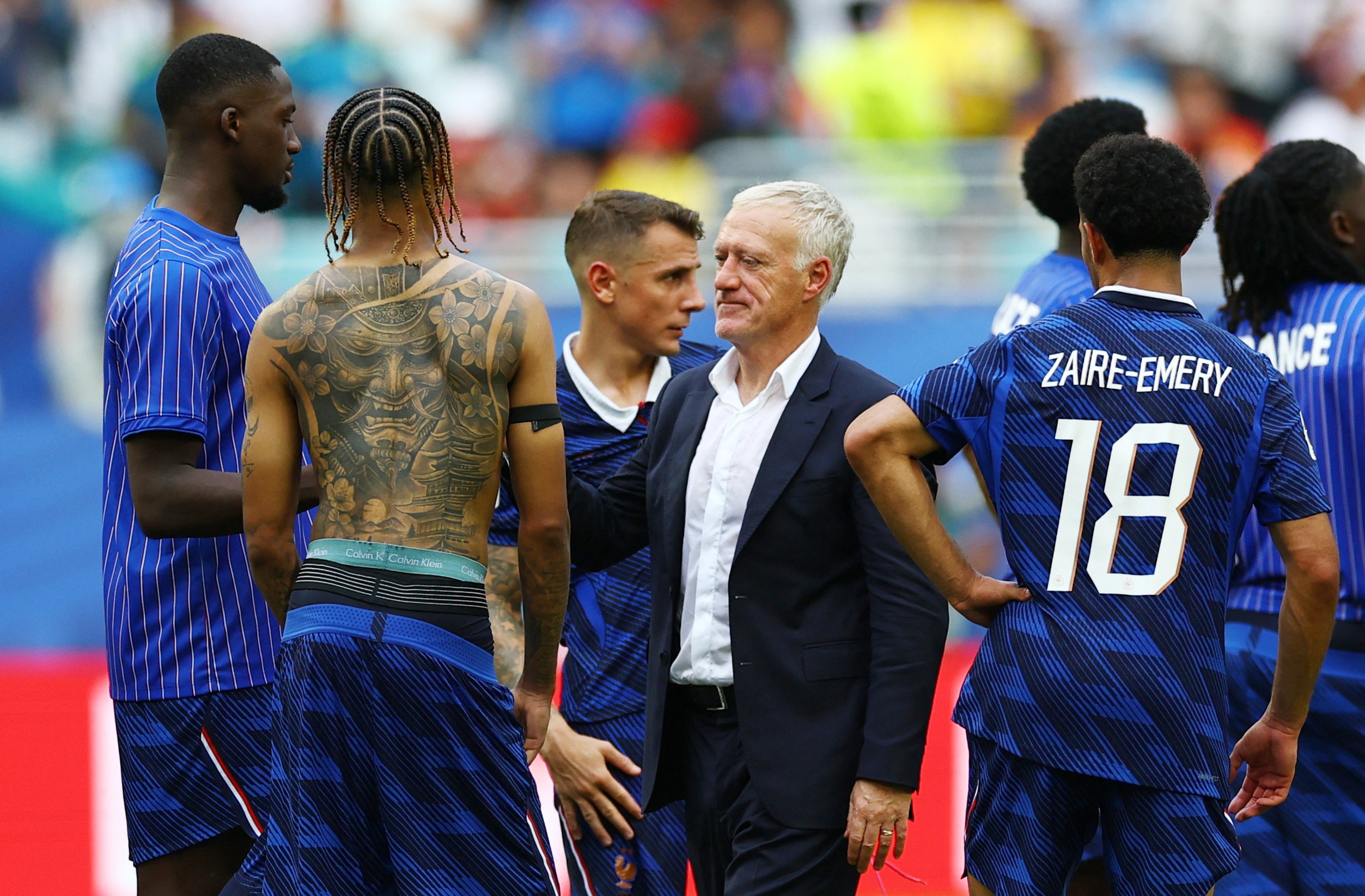 Deschamps diz que decidiu deixar a França pelo bem da seleção: "Um ambiente irrespirável"