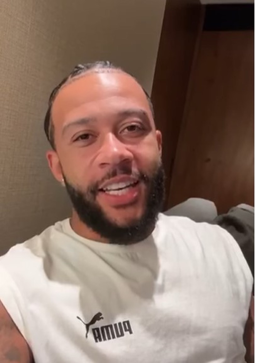 Memphis Depay grava vídeo para pequeno torcedor do Corinthians — Foto: Reprodução Redes Sociais