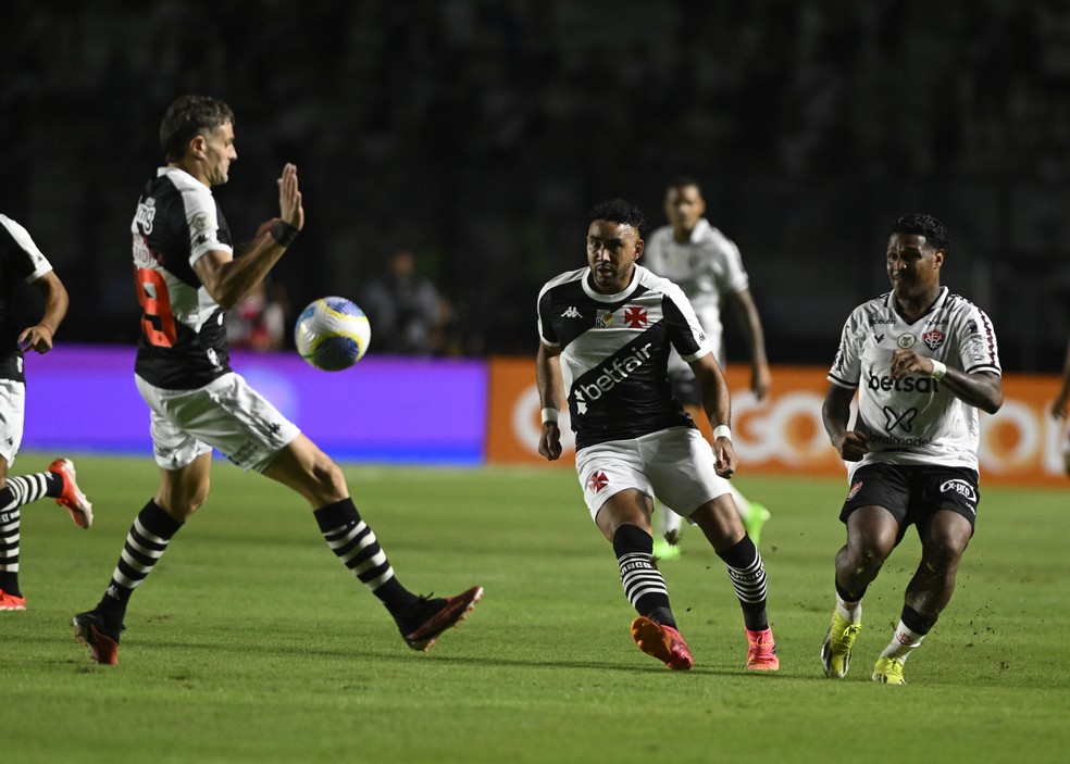 Rodrigo Andrade em Vasco x Vitória — Foto: André Durão