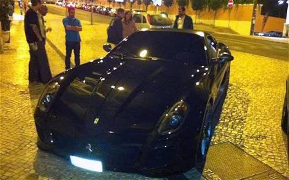 Craque português em Ferrari que se assemelha a um "Batmóvel" — Foto: Reprodução Instagram