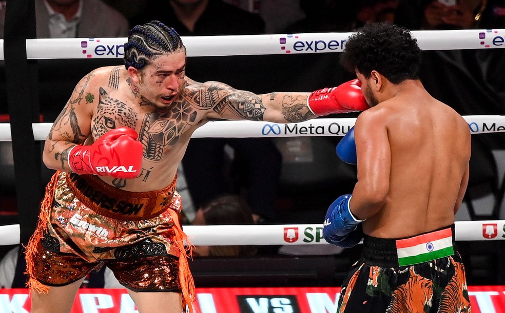 Whindersson Nunes acerta golpe em Neeraj Goyat — Foto: Stephen McCarthy/Sportsfile via Getty Images