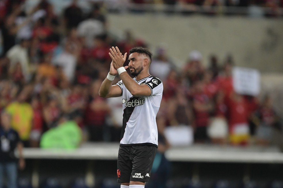 Payet em a��o em Flamengo x Vasco, no Maracan� � Foto: Thiago Ribeiro/AGIF