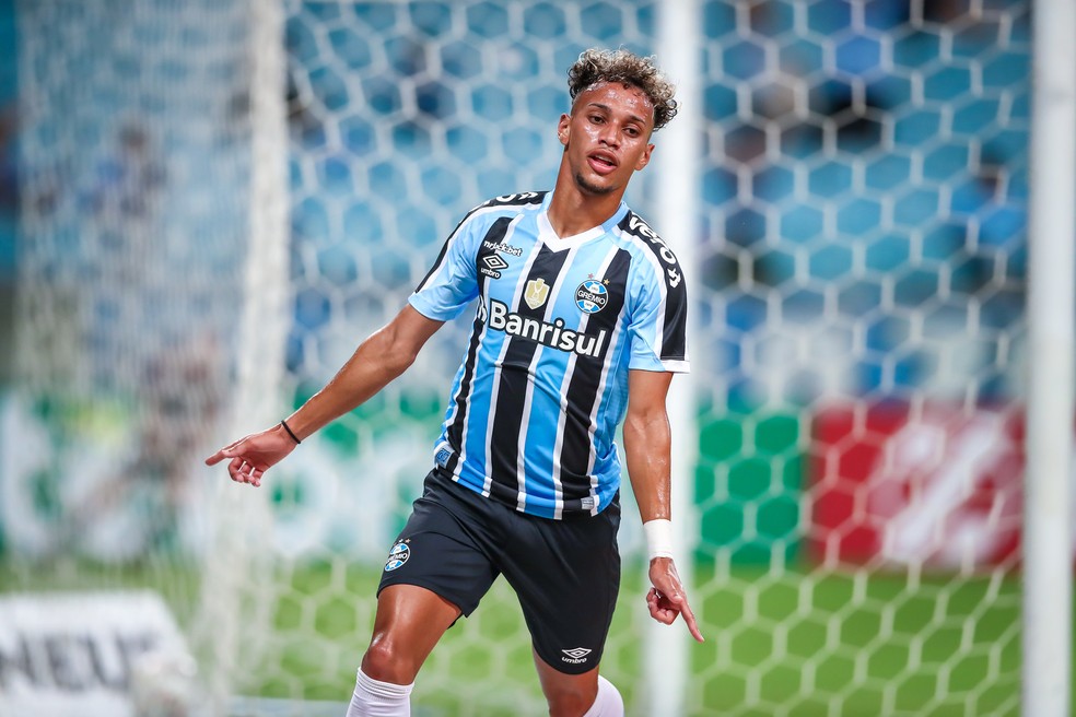 Futebol hoje: lista de reforços do Grêmio, incômodo no Corinthians e mais