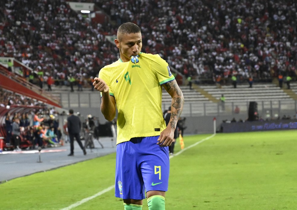 Richarlison marcou diante do Peru, mas teve gol anulado — Foto: André Durão / MoWA Press